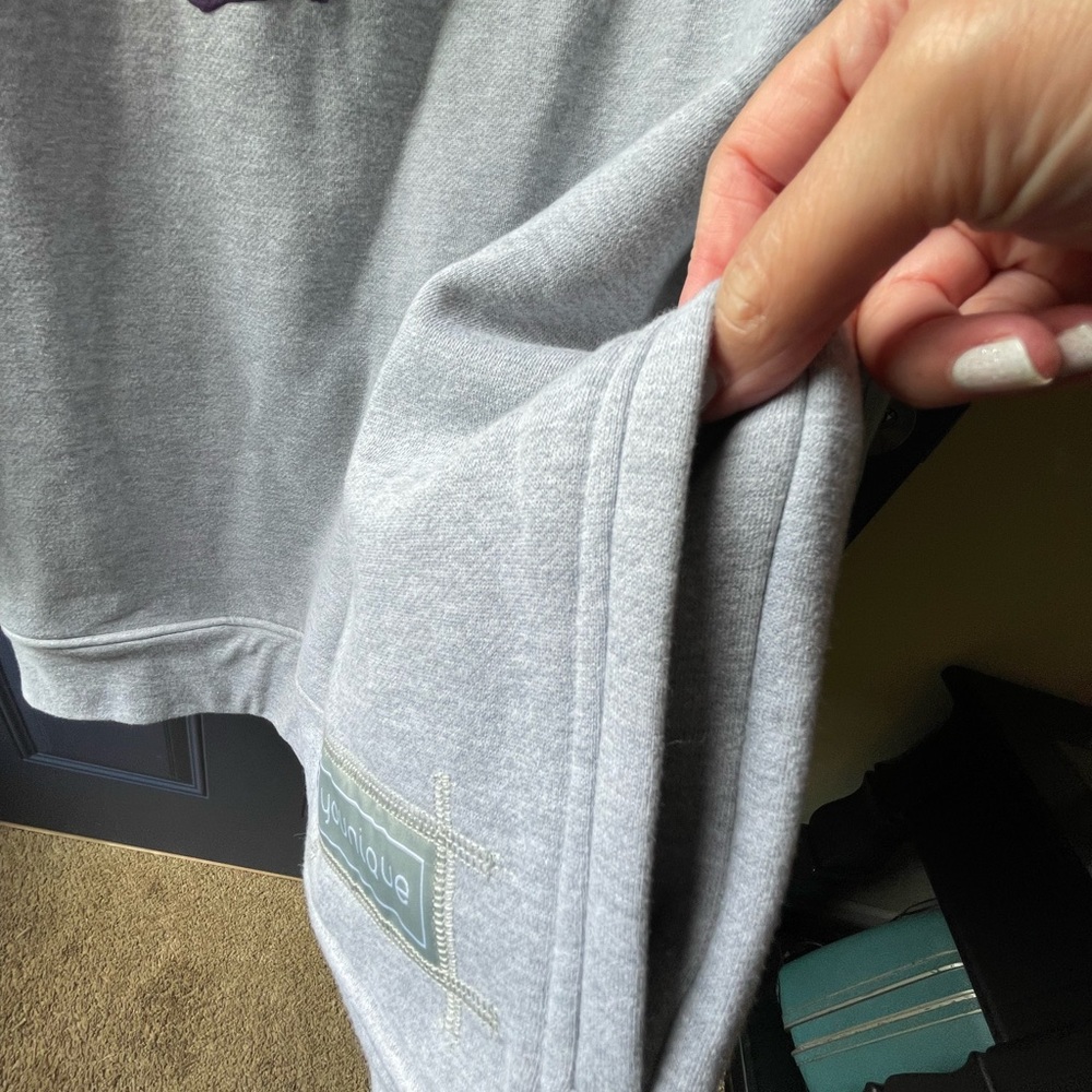 Younique, ladies, 2x, sweatshirt with pockets! Live, love, lashes NWT - Picture 5 of 7